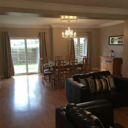 The Wolseley Fairway, 4bedroom House For 7 Guests Holiday home Tullow