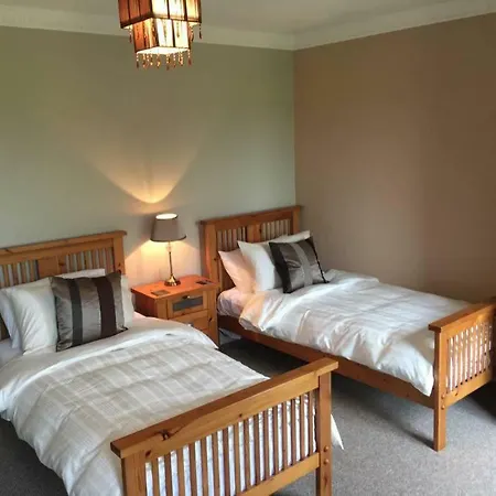The Wolseley Fairway, 4bedroom House For 7 Guests Holiday home *